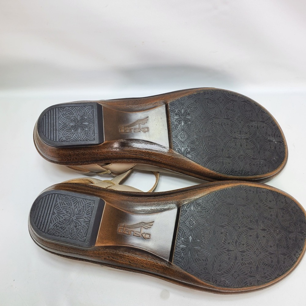 Dansko Beige Leather Slip On Sandal 39 8.5-9 Wedge Heel Buckle Strap Comfort - Picture 5 of 5